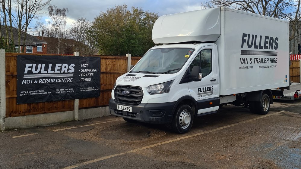 Luton with tail-lift at Fullers in Nottingham